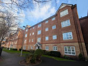 3 bedroom flat for sale