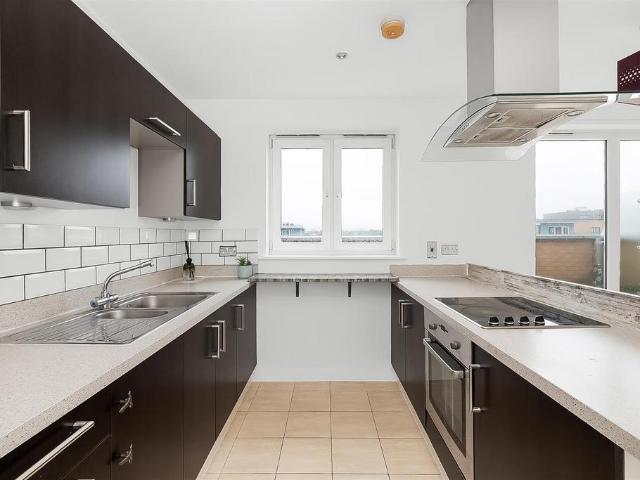 3 bedroom flat for sale