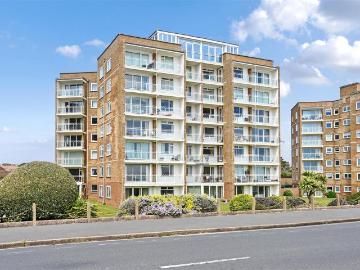 3 bedroom flat for sale