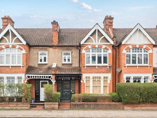 3 bedroom flat for sale