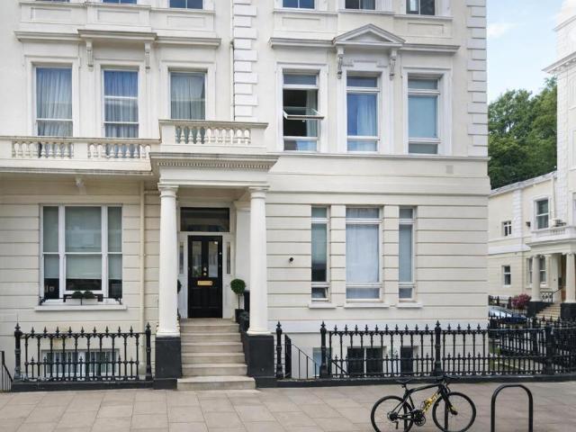 3 bedroom flat for sale
