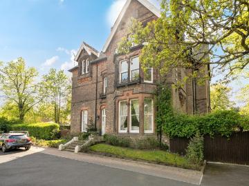 3 bedroom flat for sale