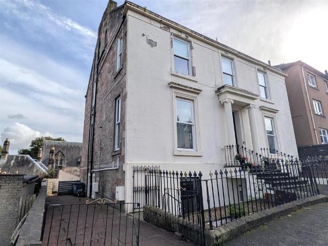 3 bedroom flat for sale