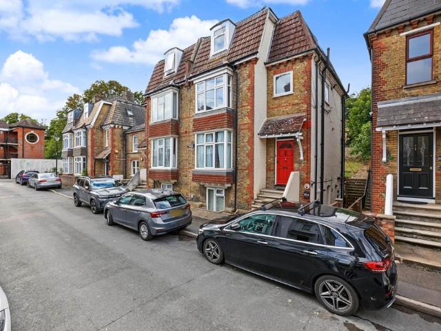 3 bedroom flat for sale