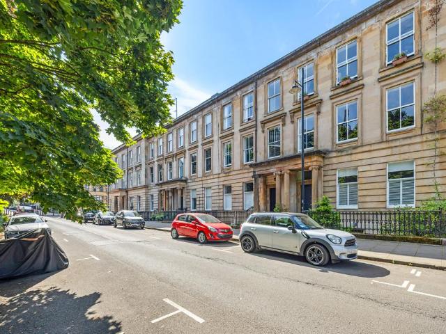 3 bedroom flat for sale