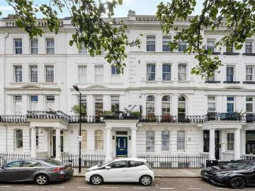 3 bedroom flat for sale