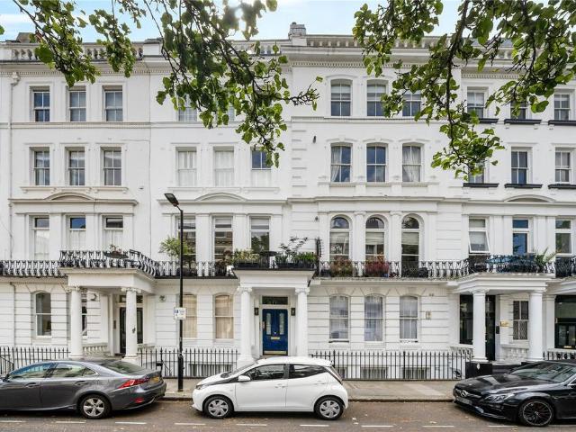 3 bedroom flat for sale