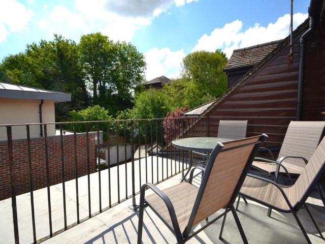 3 bedroom flat for sale