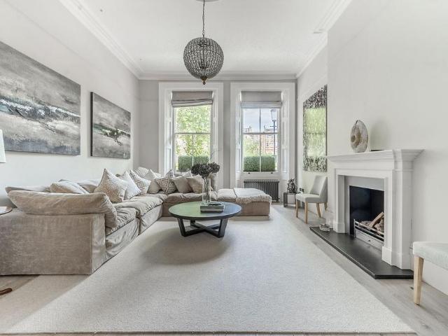 3 bedroom flat for sale