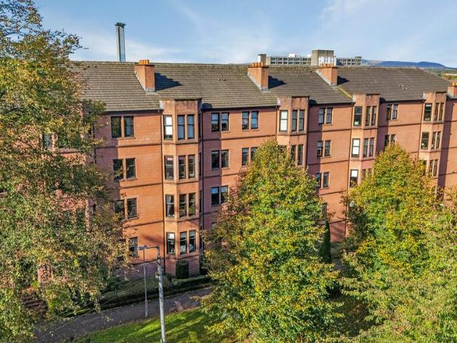 3 bedroom flat for sale