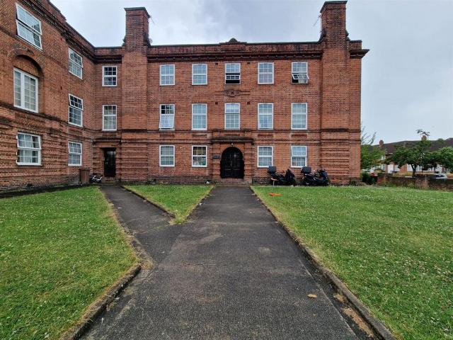 3 bedroom flat for sale