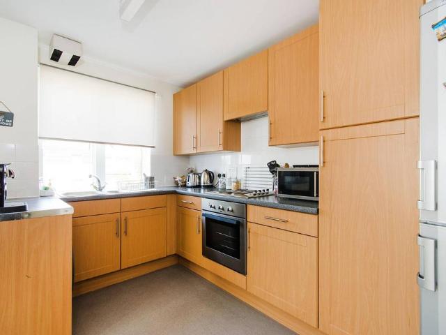 3 bedroom flat for sale