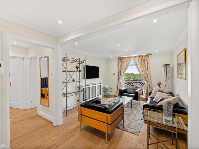 3 bedroom flat for sale
