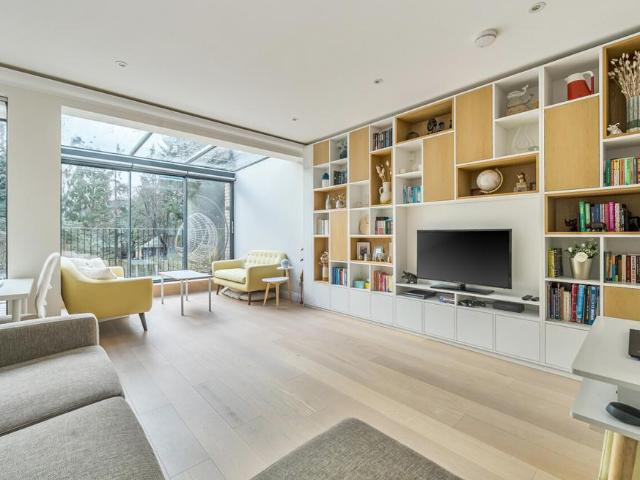 3 bedroom flat for sale
