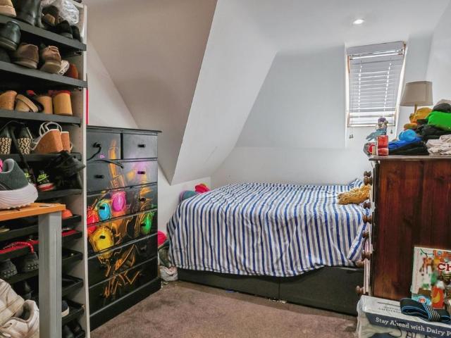 3 bedroom flat for sale
