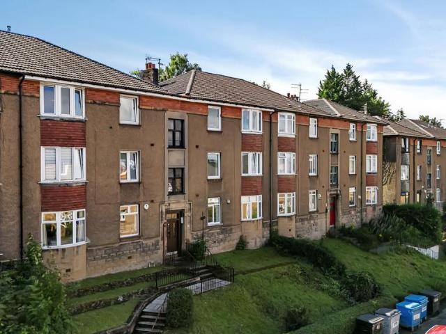 3 bedroom flat for sale