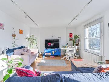 3 bedroom flat for sale