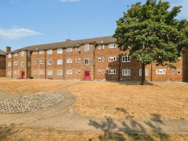 3 bedroom flat for sale