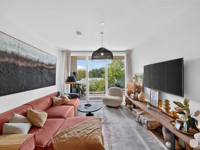 3 bedroom flat for sale