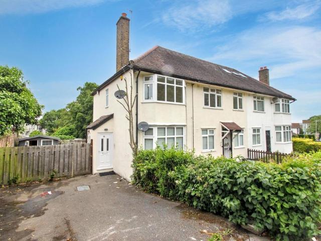 3 bedroom flat for sale