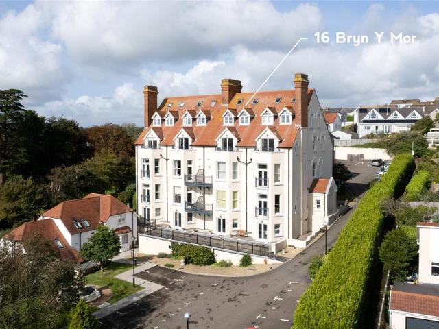 3 bedroom flat for sale