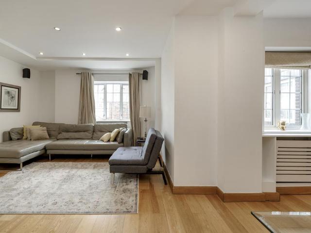 3 bedroom flat for sale