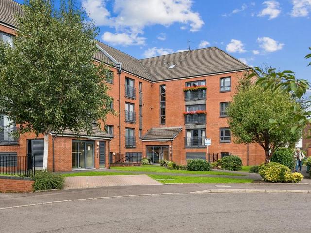 3 bedroom flat for sale