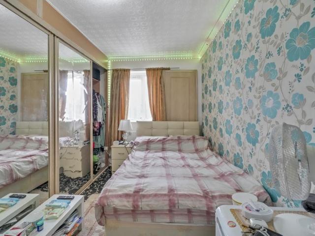 3 bedroom flat for sale