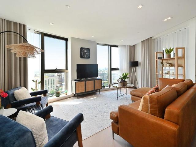 3 bedroom flat for sale