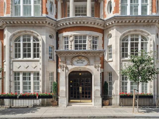 3 bedroom flat for sale