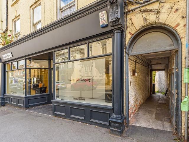3 bedroom flat for sale