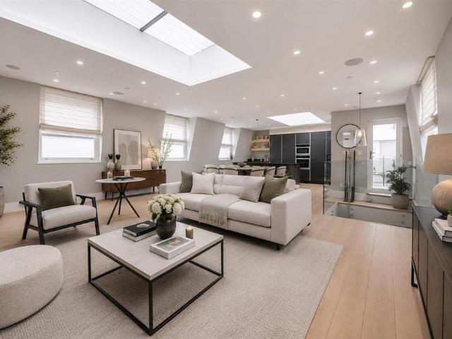 3 bedroom flat for sale
