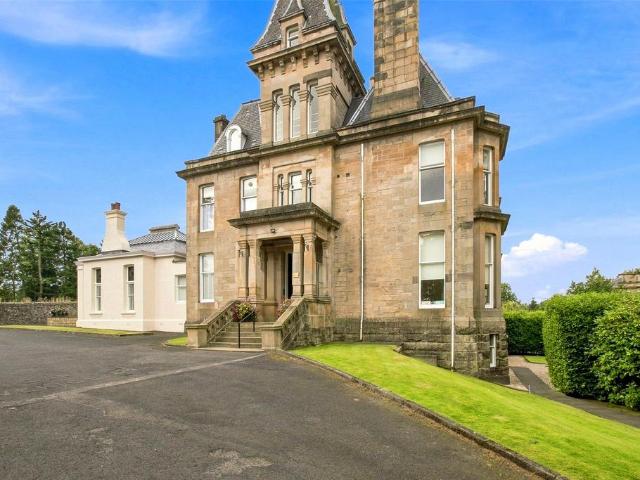 3 bedroom flat for sale