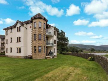 3 bedroom flat for sale