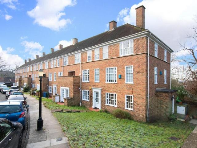 3 bedroom flat for sale
