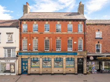 3 bedroom flat for sale