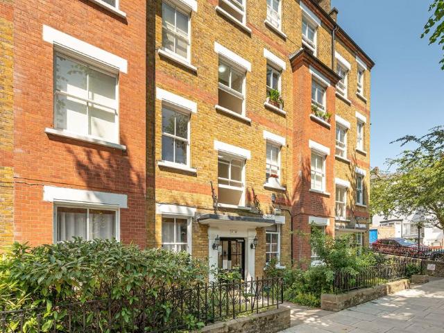 3 bedroom flat for sale