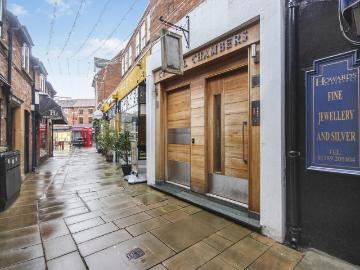 3 bedroom flat for sale