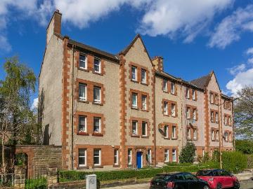 3 bedroom flat for sale