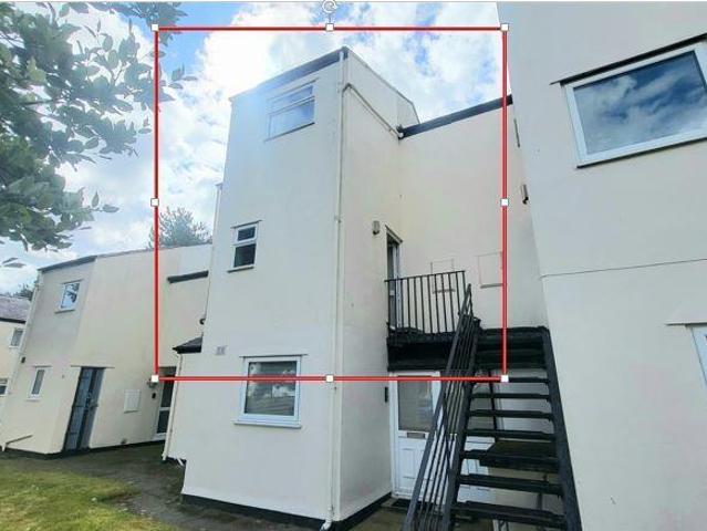 3 bedroom flat for sale