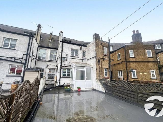 3 bedroom maisonette for sale