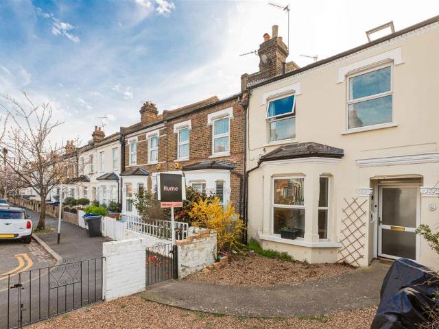 3 bedroom flat for sale