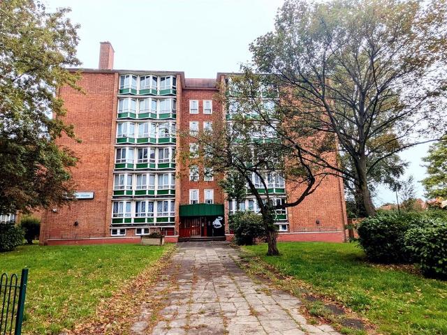 3 bedroom flat for sale