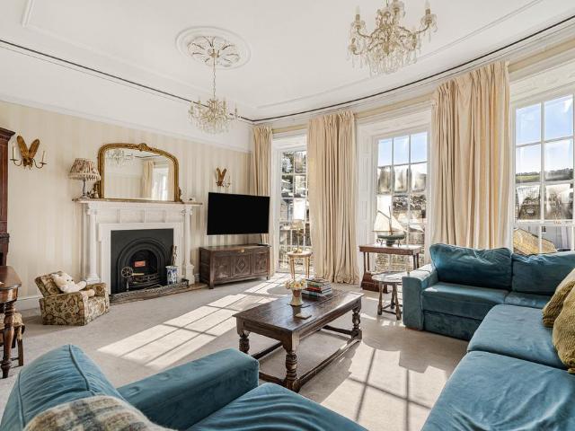 3 bedroom flat for sale