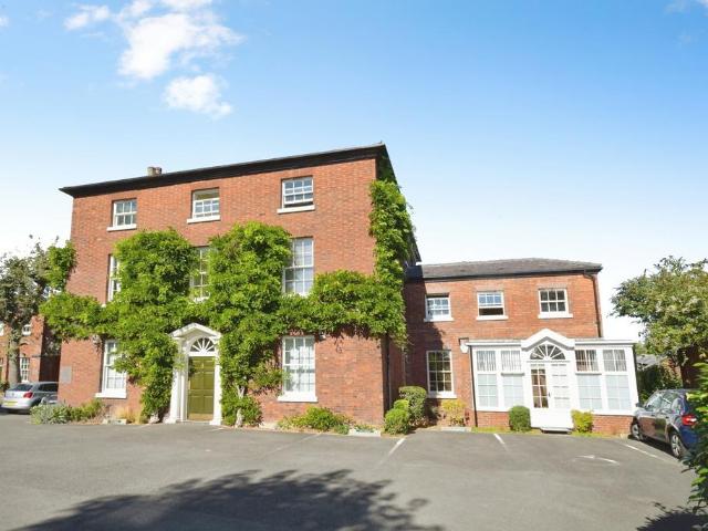 3 bedroom flat for sale