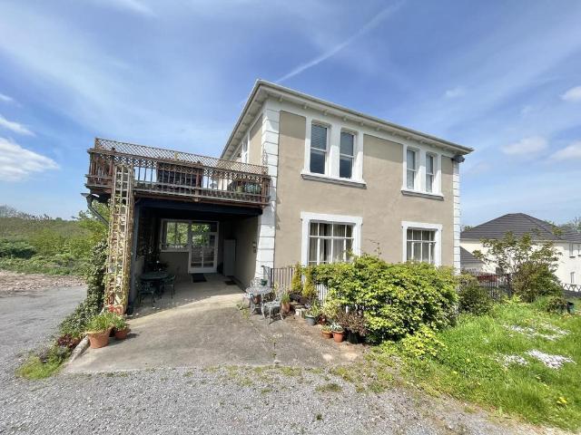 3 bedroom flat for sale