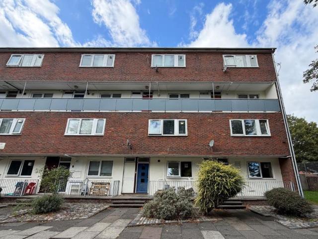 3 bedroom flat for sale