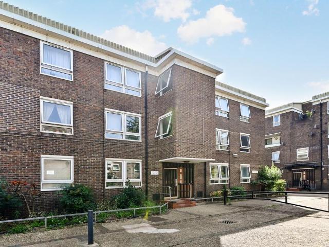 3 bedroom flat for sale