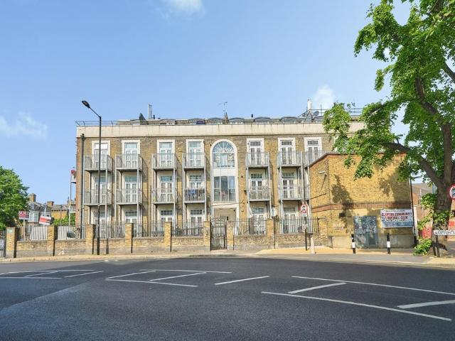 3 bedroom flat for sale