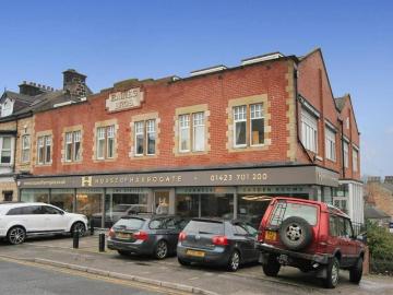 3 bedroom flat for sale